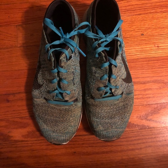 Nike Shoes - Nike tennis shoes
